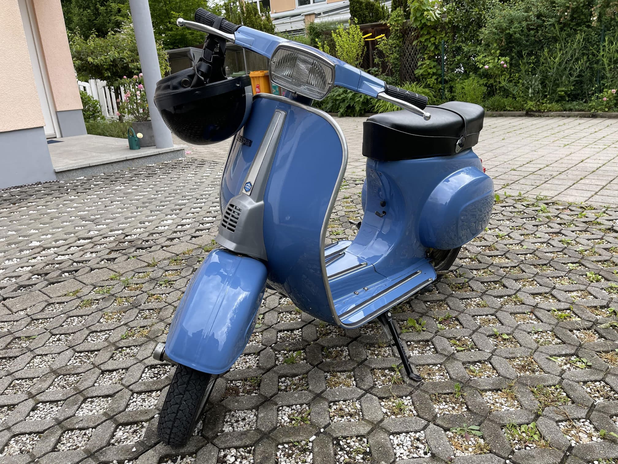 Alte Vespa auf Clubfahrt
