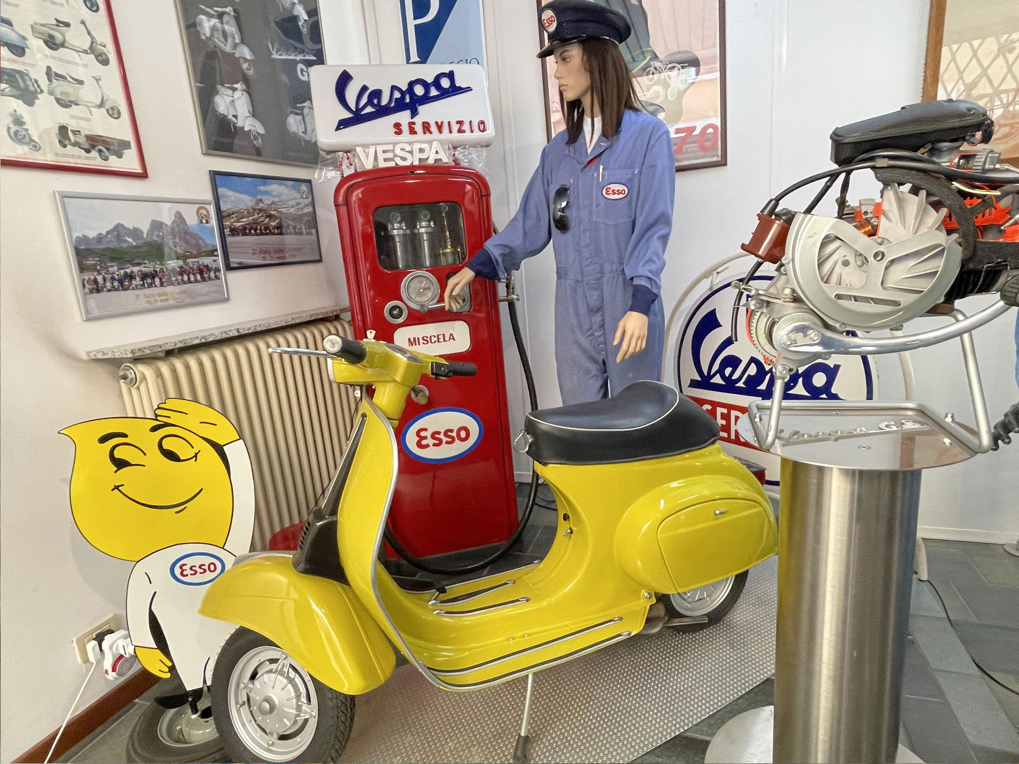 Weißer Vespa Roller Baujahr 1965